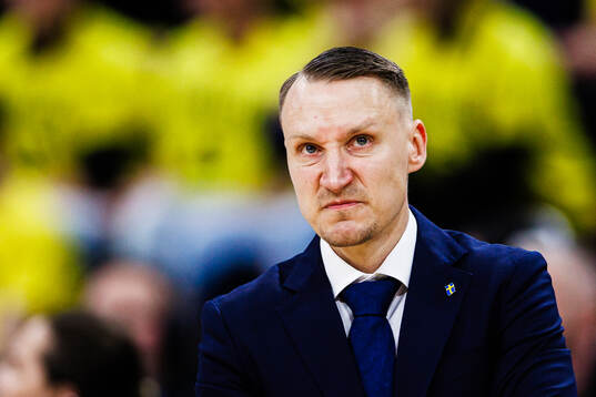 head coach Mikko Riipinen of Sweden looks dejected