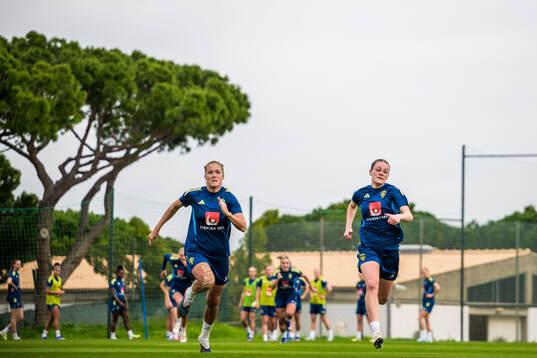 Filippa Angeldahl and Sofia Reidy of Sweden
