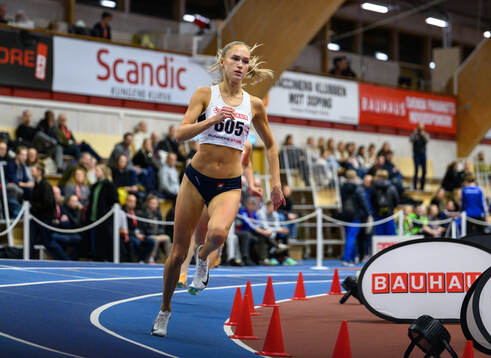 Elna Wester tävlar  i damernas 400 meter försök