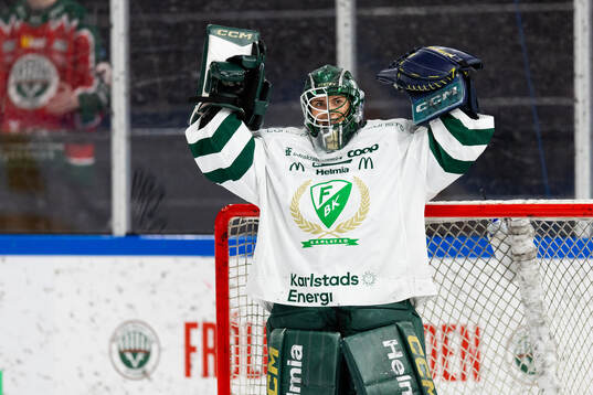 Färjestads målvakt Ida Boman jublar