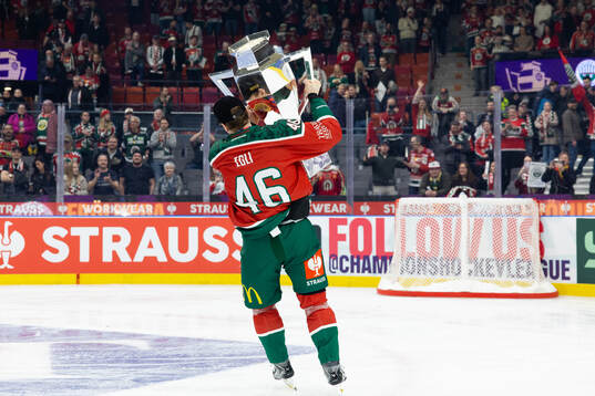 Dominik Egli of Frölunda celebrates with the trophy