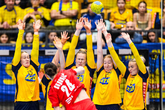Emma Lindqvist, Emma Olsson, Tyra Axnér and Clara Lerby of