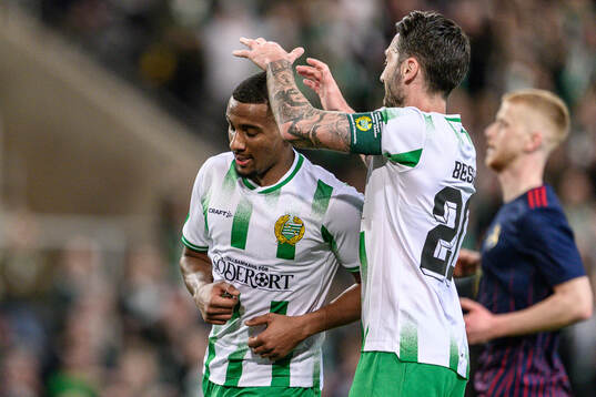 Hammarbys Paulos Abraham och Nahir Besara jjublar