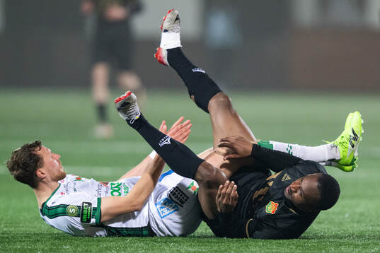 Varbergs Niklas Dahlström och GAIS Shalom Ekong