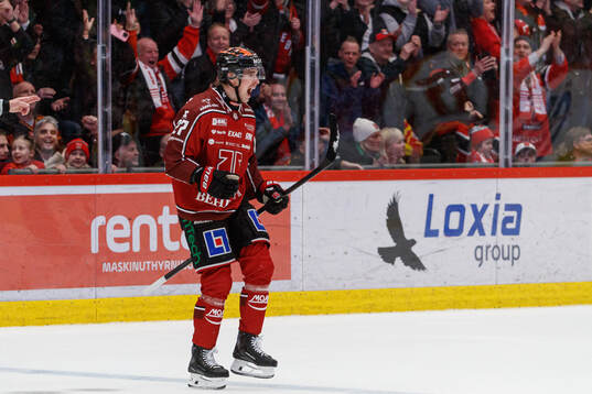 Örebros Peetro Seppälä jublar