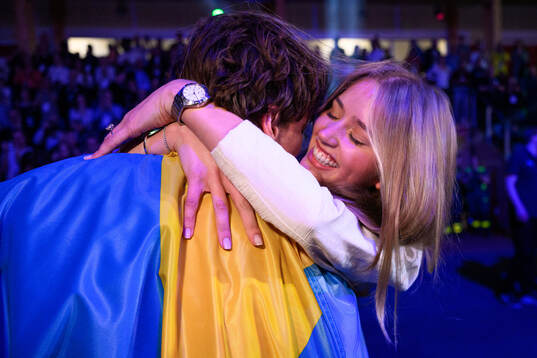 Armand Duplantis of Sweden and Desirée Inglander celebrates