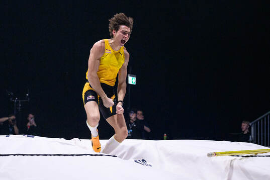 Armand Duplantis of Sweden sets a new world record by