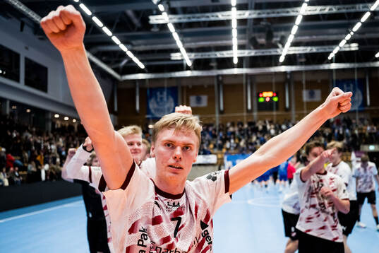 Lugis Albert Månsson jublar