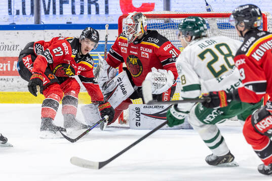 Luleås Oskari Laaksonen och målvakt Matteus Ward