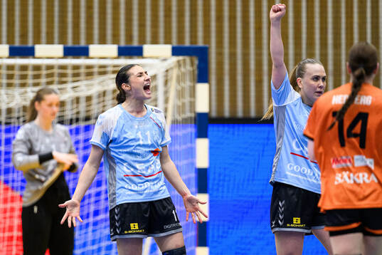 H65 Höörs Ofelia Shoai Hallberg och Wilma Pettersson