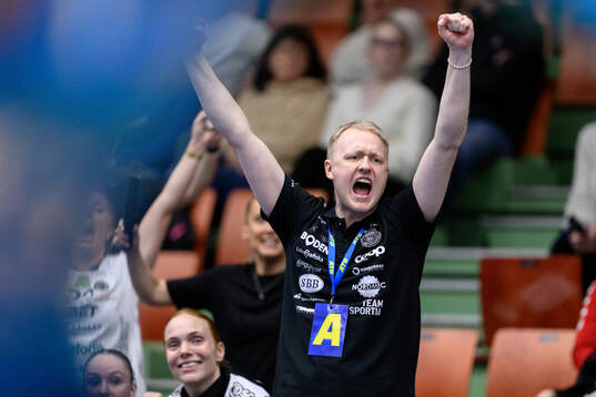 Bodens tränare Lukas Andersson Männikkö jublar
