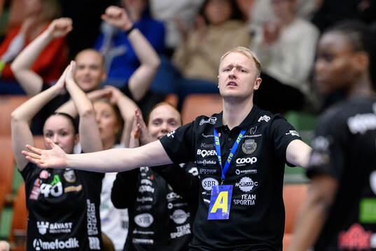 Bodens tränare Lukas Andersson Männikkö deppar