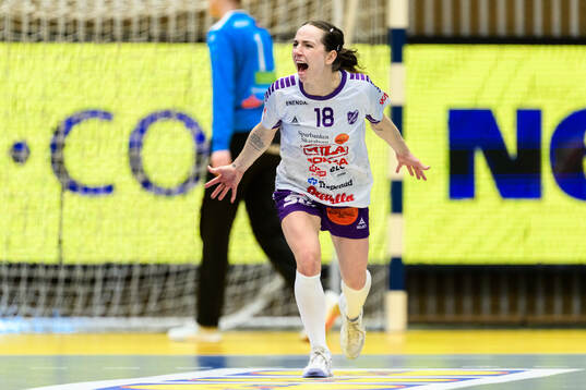 Skaras Melanie Felber jublar
