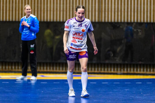 Skaras Melanie Felber deppar