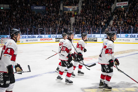 Malmö Redhawks William Von Barnekow och Isac Nilsson deppar