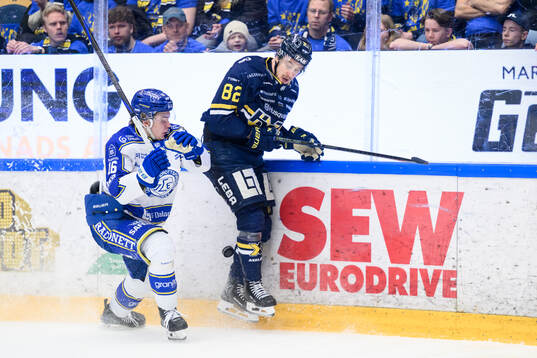 Leksands Rocky Langvardt och HV71s Santeri Hatakka
