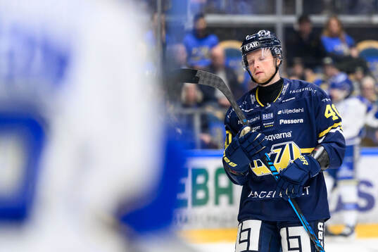 HV71s Oskar Stål-Lyrenäs deppar