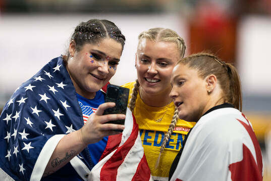 Chase Jackson of USA, Axelina Johansson of Sweden and Sarah