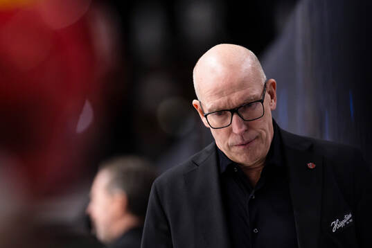 Modos huvudtränare Fredrik Andersson deppar