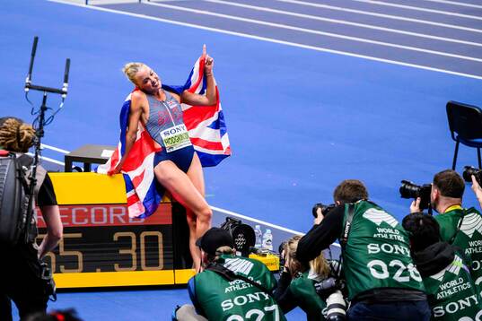 Keely Hodgkinson of Great Britain celebrates