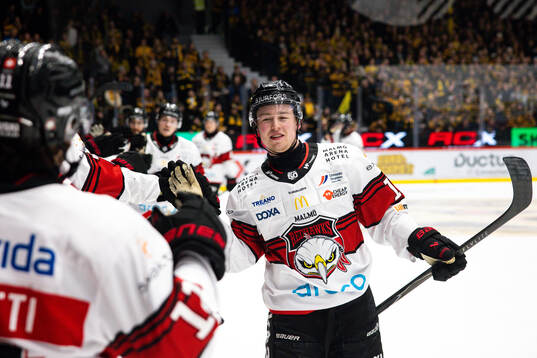 Malmö Redhawks Petter Vesterheim jublar