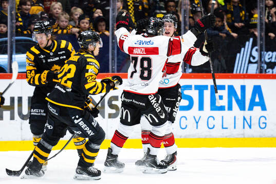Malmö Redhawks Petter Vesterheim jublar