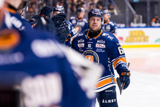 Växjös Manuel Ågren jublar