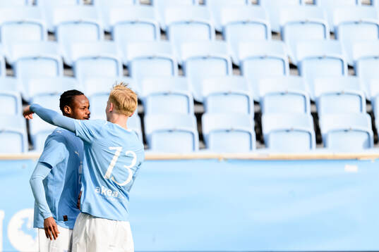 Malmö FFs Yassin Mohammed och Viggo Karlsson jublar