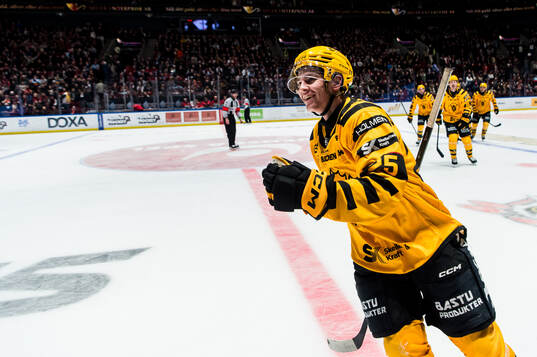 Skellefteås Pontus Johansson jublar