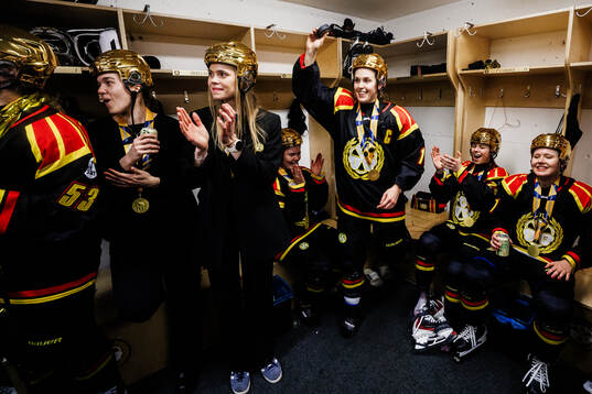 Brynäs Julia Östlund jublar