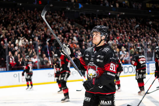 Malmö Redhawks Axel Sundberg jublar