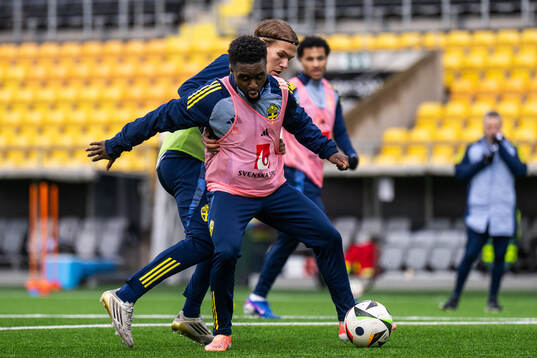 Markus Karlsson and Jardell Kanga of the Swedish under-21