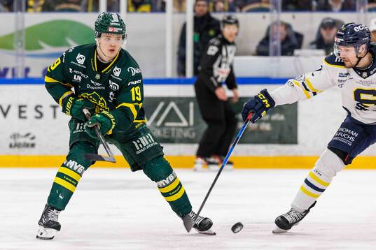Björklövens Liam Dower Nilsson och Södertäljes Viktor