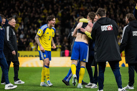 Victor Nilsson Lindelöf of Sweden celebrates
