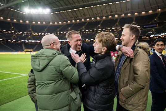 Head coach Graham Potter of Sweden celebrate with family