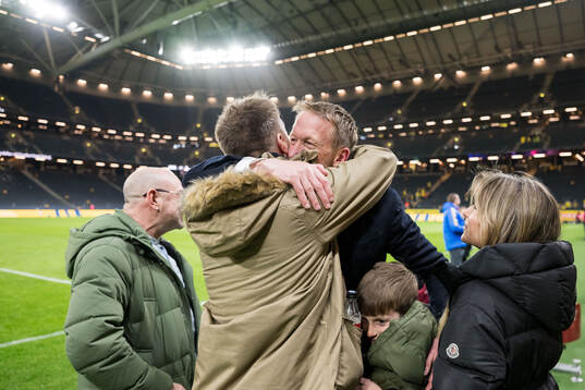 Head coach Graham Potter of Sweden celebrate with family