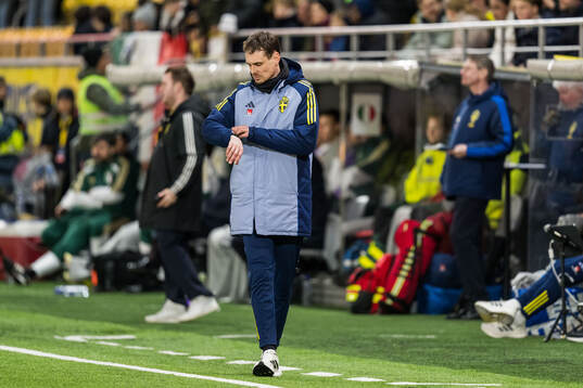 Head coach Daniel Bäckström of Sweden