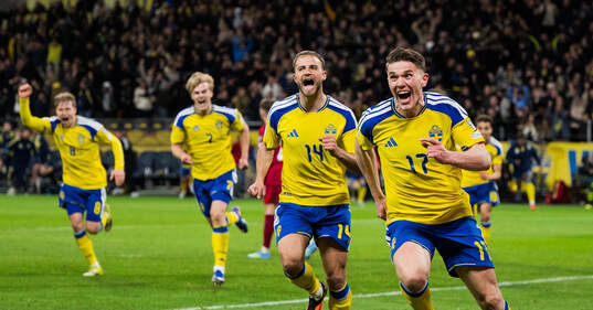 Viktor Gyökeres celebrates