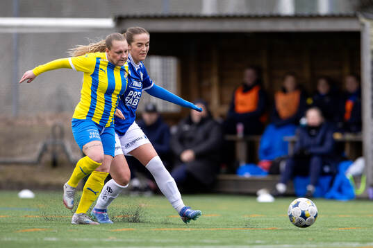 Bläddra bland fler bilder av Fotboll, Div 1 södra, dam, Halmstads BK - Eskilsminne