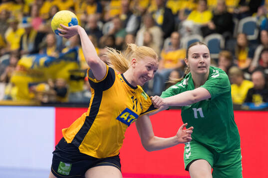 Tyra Axnér of Sweden and Singrida Kulikovaite of Litauen