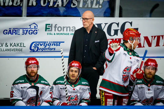 Modos huvudtränare Fredrik Andersson