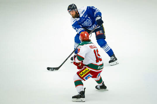 Karlskogas Henrik Björklund och Modos Tyler Kelleher