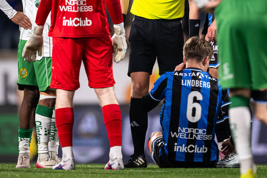 Sirius Marcus Lindberg tar sig för kinden