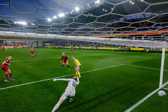 Pernille Harder of Denmark scores 1-1