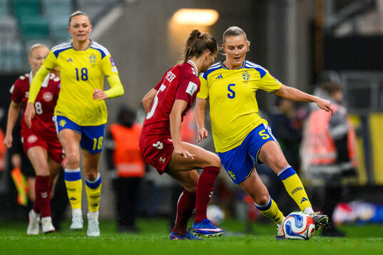 Fridolina Rolfö and Amanda Nildén of Sweden