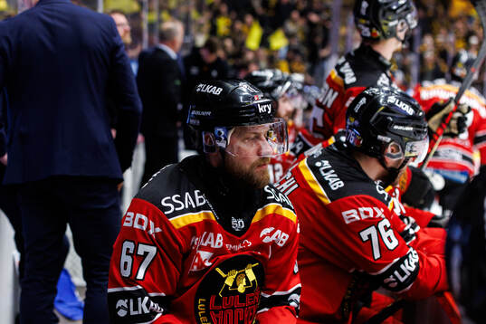 Luleås Linus Omark deppar