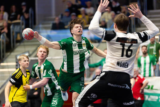 Hammarbys Ludvig Lindeberg mot Sävehofs målvakt Arvid