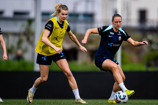 Ada Hegerberg and Lisa Naalsund of the Norwegian women’s