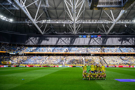 Top left Stina Blackstenius, goalkeeper Jennifer Falk, Elma