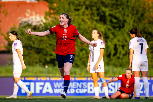 Bläddra bland fler bilder av Football, FIFA Women's World Cup Qualifier, Slovenia - Norway